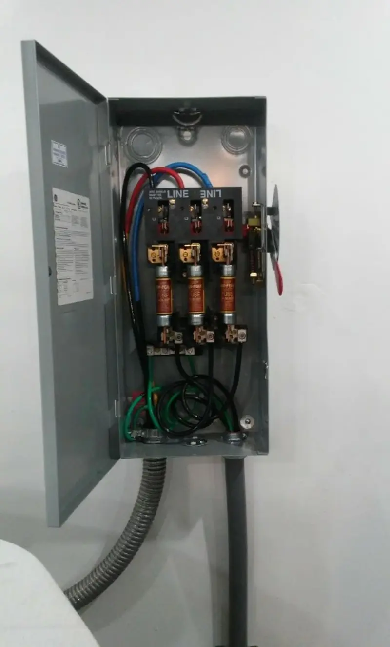 Three-phase disconnect switch installed for Smoke Detector Installation in Wyboo